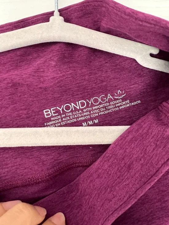 New M SET Beyond Yoga  Deep Berry Sports Bra and Shorts Set - Picture 10 of 11